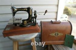Antique 1905 Singer 24 Chain Stitch Hand Crank Sewing Machine with Bentwood Case