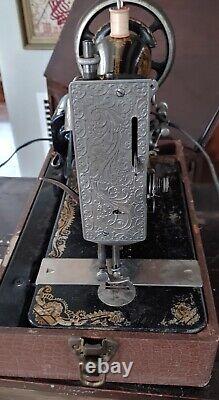 Antique 1905 Singer Sewing Machine Gold Designs + Case+2 Buttonhole Attachments
