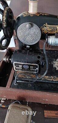 Antique 1905 Singer Sewing Machine Gold Designs + Case+2 Buttonhole Attachments