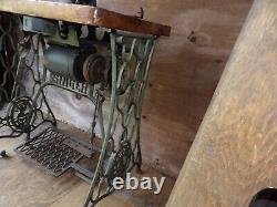 Antique 1906 Singer Model 31-15 Industrial Sewing Machine with Base Working