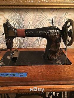 Antique 1910 Singer Sewing Machine with Treadle Cabinet