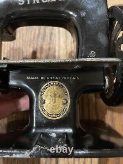 Antique 1910 childs Singer sewing machine- Great Britian
