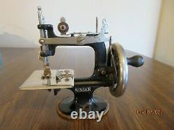 Antique 1914 Singer Model 20 Sewhandy Child's Sewing Machine