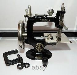 Antique 1914 Singer Sewing Machine No. 20 Mini Midget Model