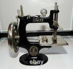 Antique 1914 Singer Sewing Machine No. 20 Mini Midget Model