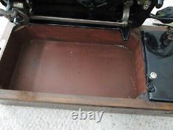 Antique 1918 Singer Sewing Machine Model 99K Bentwood Case Serial F8336565 withKEY