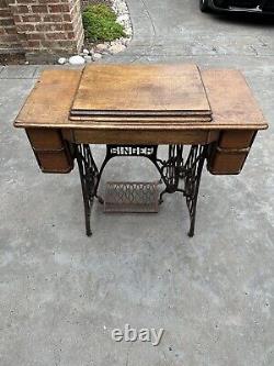 Antique 1918 Singer Treadle Sewing Machine Model 127 + Table Stand (untested)