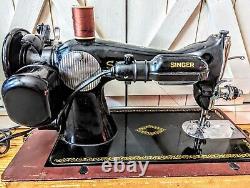Antique 1920s SInger Model 66 Sewing Machine In Working Condition