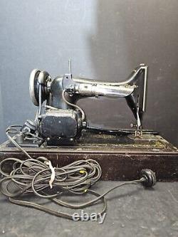 Antique 1920s Singer Sewing Machine Model 99 Wooden Bentwood Case & Knee Control