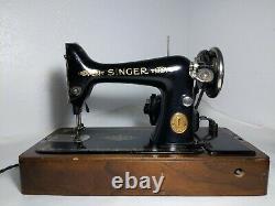 Antique 1922 Singer 99k Sewing Machine with Wood Case, Knee Pedal/Lever Vintage