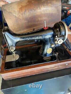Antique 1924 Singer Sewing Machine With Wooden Case Collectible Vintage