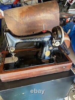 Antique 1924 Singer Sewing Machine With Wooden Case Collectible Vintage