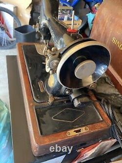 Antique 1924 Singer Sewing Machine With Wooden Case Collectible Vintage