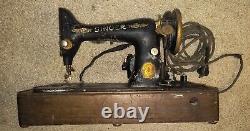 Antique 1925 Singer Sewing Machine AA712311 With motor/Light And Spare Parts