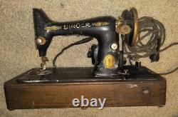 Antique 1925 Singer Sewing Machine AA712311 With motor/Light And Spare Parts