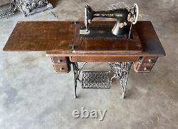 Antique 1926 Model 66 Pedal Singer Sewing Machine