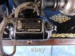 Antique 1926 SINGER SEWING MACHINE No. 99/ KNEE CONTROL BAR / No Case/ Working