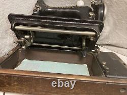 Antique 1927 Singer Sewing Machine NICE industrial With accessories? AB 920882