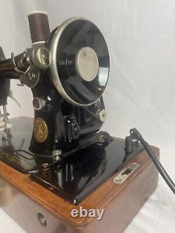 Antique 1928 Singer 99 Sewing Machine With Case/key Leg Bar