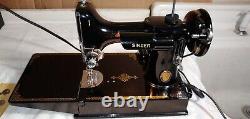 Antique 1950 singer featherweight sewing machine model 221-1 Ser# AJ637703