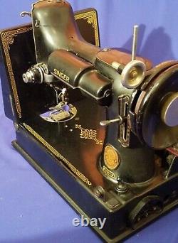 Antique 1953 SINGER 221- Featherweight Sewing Machine Case Pedal BEAUTY