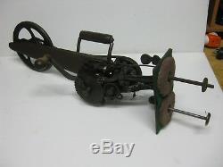 Antique Cast Iron Singer Carpet Seaming Hand Crank Sewing Machine. Sold As Is