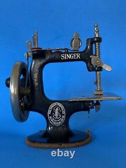 Antique Childs SINGER Sewing Machine 1900s #20 Oval Base WORKS Hand Crank USA