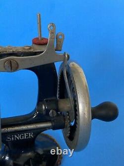 Antique Childs SINGER Sewing Machine 1900s #20 Oval Base WORKS Hand Crank USA