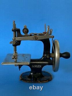 Antique Childs SINGER Sewing Machine 1900s #20 Oval Base WORKS Hand Crank USA