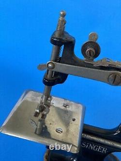 Antique Childs SINGER Sewing Machine 1900s #20 Oval Base WORKS Hand Crank USA