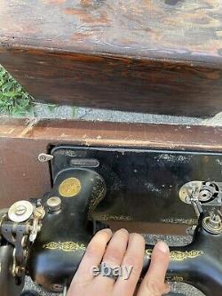 Antique Electric Singer Sewing Machine withWood Carrying Case Box