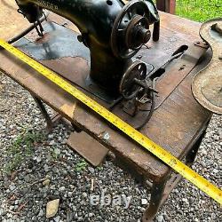 Antique Industrial Singer Sewing Machine No. 31-15 Foot Pedal Wooden Table Motor