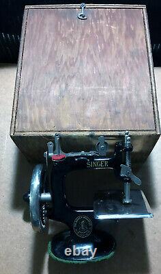 Antique Mini Singer Sewing Machine Salesman's Sample with Carry Box