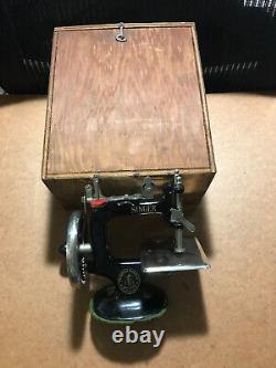 Antique Mini Singer Sewing Machine Salesman's Sample with Carry Box