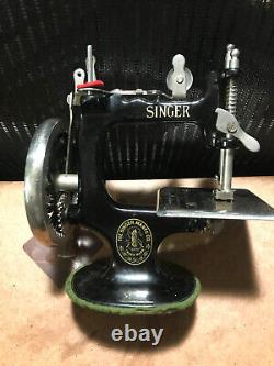 Antique Mini Singer Sewing Machine Salesman's Sample with Carry Box