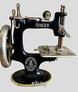 Antique Miniature Child's Singer Sewing Machine Cast Iron Toy Model Vintage Old