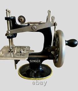 Antique Miniature Child's Singer Sewing Machine Cast Iron Toy Model Vintage Old