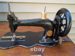 Antique New Family 12 Fiddle baseSinger sewing machine in original condition
