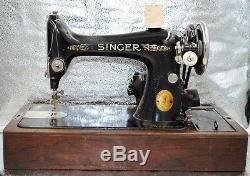 Antique Old Vintage 1926 99k Singer Sewing Machine Beautiful with case