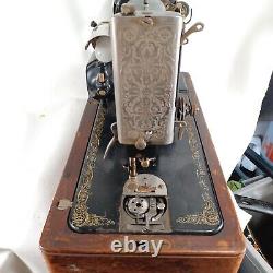 Antique Old Vintage 1929 Singer Sewing Machine With Wooden Case