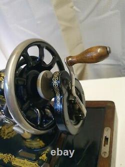 Antique Old Vintage Hand Crank Singer sewing machine Model 28K (Y8447003)