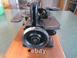 Antique Original 1913 Singer Sewing Machine Model 81-10 Overlock Model #139316