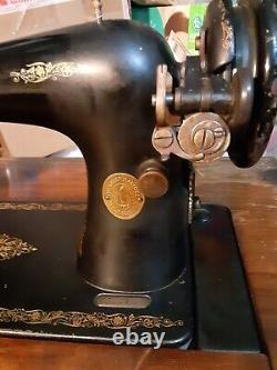 Antique Original Singer Sewing Machine/ Year 1912 Serial # G3207247