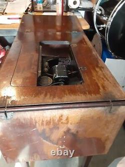 Antique Original Singer Sewing Machine/ Year 1912 Serial # G3207247