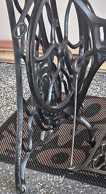 Antique Original Singer Treadle Sewing Machine Cast Iron Base &Hardware 05/1910