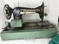 Antique Pat 1899-1910 Singer Sewing Machine -Working Condition RARE with CASE