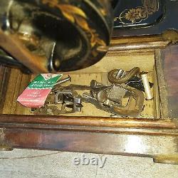Antique SINGER 28K Hand Crank Sewing Machine with Coffin Case P553394 1901