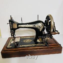 Antique SINGER Hand Crank Sewing Machine 1906 Great Britain