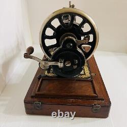 Antique SINGER Hand Crank Sewing Machine 1906 Great Britain