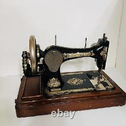 Antique SINGER Hand Crank Sewing Machine 1906 Great Britain